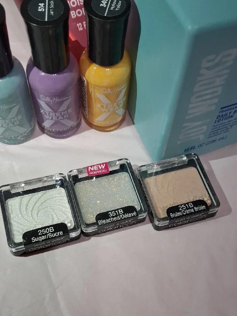 ✨ NIB 9-Piece Beauty & Bath Bundle - Softsoap, BBW, Maybelline, Wet n Wild ✨